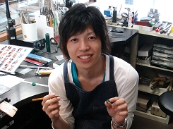 お客様作品集　新宅亮太・彩乃　様／手作り指輪（ハンドメイドリング）・結婚指輪（マリッジリング）・婚約指輪（エンゲージリング）・オーダージュエリー　アトリエ　トム・フクダ